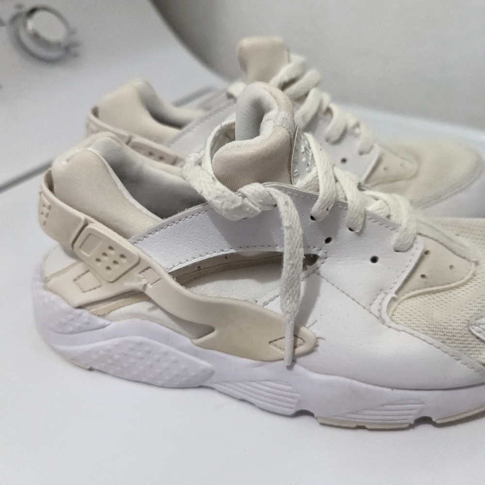 Nike huaraches size 3